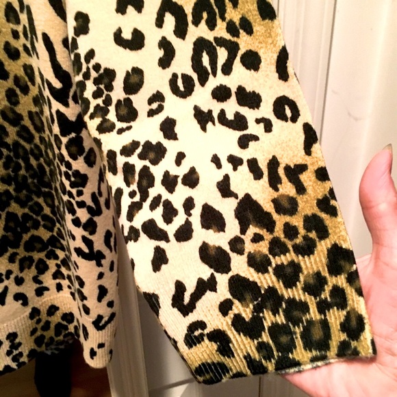 EXTRA POINT 2X V-NECK ANIMAL PRINT SWEATER. 100% ACRYLIC. NWOT. - Picture 3 of 5